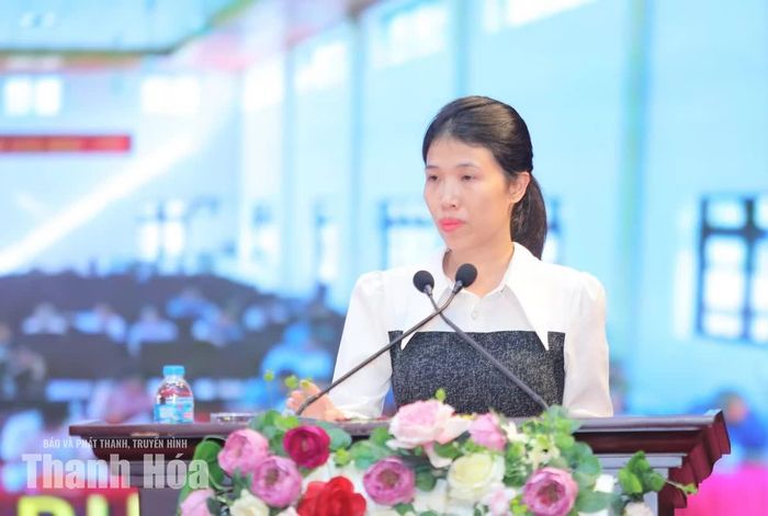 Cử tri phường Hạc Thành phát biểu kiến nghị tại hội nghị.
