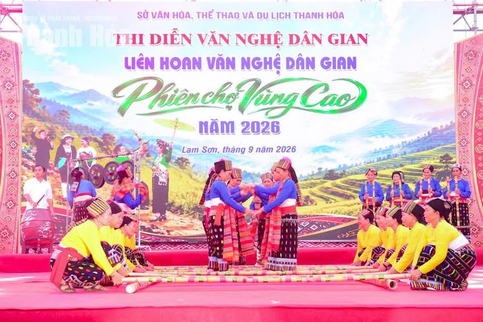 Không đơn thuần là nơi mua bán, phiên chợ được thiết kế bài bản nhằm tái hiện không gian sinh hoạt văn hóa cộng đồng của đồng bào khu vực miền núi xứ Thanh.