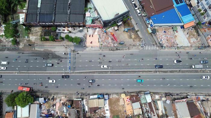 Hiện tại, nhiều khu vực trên tuyến hiện đã được bàn giao mặt bằng sạch. Chủ đầu tư của dự án thành phần 2 thuộc dự án này là liên danh CTCP Đầu tư Hạ tầng Kỹ thuật TP HCM (mã: CII) - Công ty TNHH Đối tác Công tư CII (CII PPP) - CTCP Xây dựng Hạ tầng IMIC.