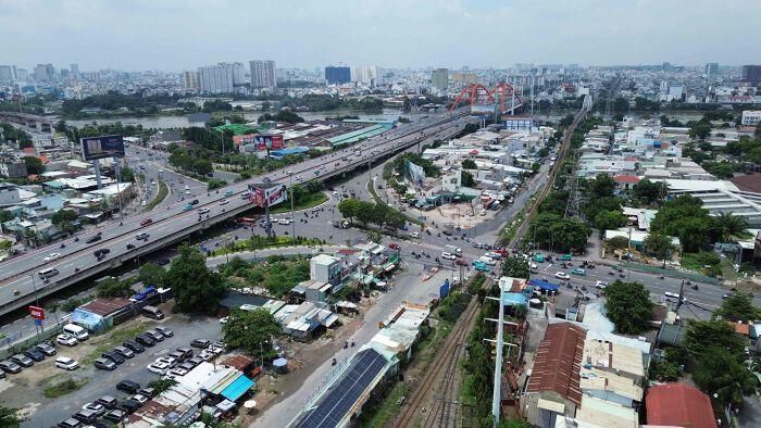 Địa điểm thực hiện tại phường Hiệp Bình. Diện tích đất chiếm dụng khoảng 39,5 ha, dự kiến thu hồi 1 lần theo quy mô mặt cắt ngang quy hoạch. Thời hạn hoàn thành xây dựng, kinh doanh, chuyển giao công trình dự án là 25 năm 10 tháng. Thời gian thu phí là 22 năm 7 tháng. Trên tuyến xây dựng cầu Ông Dầu và cầu Đúc Nhỏ trên đường song hành, mỗi cầu gồm 2 đơn nguyên, quy mô 4 làn xe. Dự án bố trí 10 vị trí giao cắt, trong đó có 2 nút giao khác mức tại Bình Lợi và Bình Phước cùng 8 vị trí giao bằng.