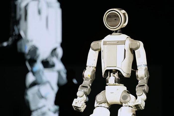 Robot Atlas trên sân khấu trong cuộc họp báo của Hyundai và Boston Dynamics trước thềm triển lãm CES tại Las Vegas. Ảnh: AP Photo/Abbie Parr.