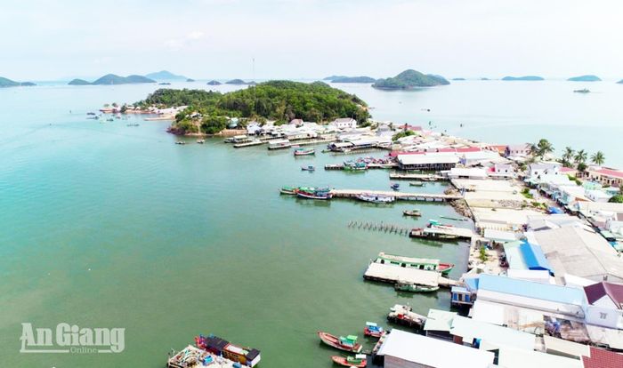 Toàn cảnh xã đảo Sơn Hải.