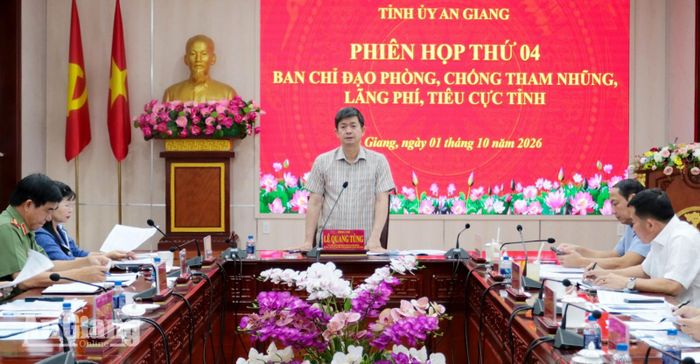 Đồng chí Lê Quang Tùng phát biểu kết luận phiên họp.