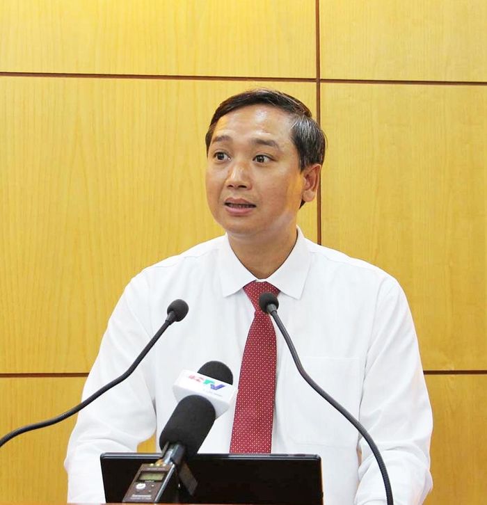 Đồng chí Nguyễn Việt Oanh phát biểu tại hội nghị.