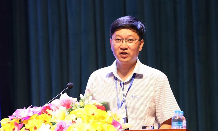Cán bộ Viễn thông Bắc Ninh hướng dẫn nghiệp vụ cho các đại biểu.