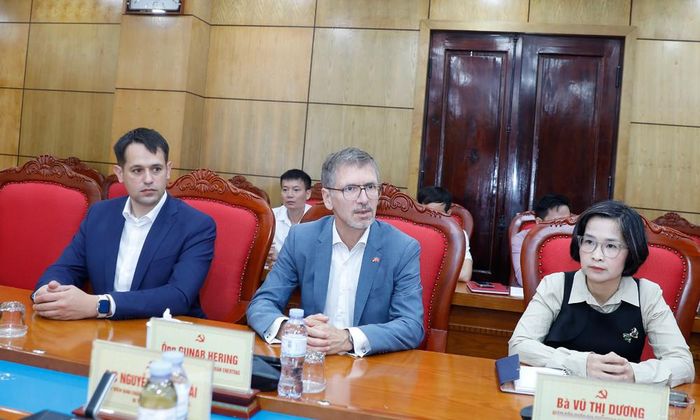 Ông Gunar Hering phát biểu.