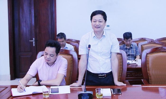 Đồng chí Trần Văn Đức, Phó Giám đốc Báo và Phát thanh, Truyền hình Bắc Ninh phát biểu ý kiến.