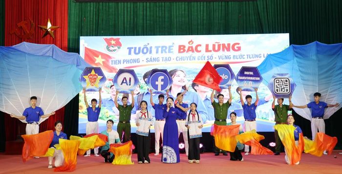  Phần thi Báo cáo viên, tuyên truyền viên tài ba của thí sinh Nguyễn Thị Mơ (đoàn xã Bắc Lũng). 