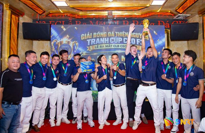 Đội CEO F3 FC xuất sắc giành chức vô địch giải đấu sau khi đánh bại CEO F3 - Friend. Ảnh: BẢO LÂM