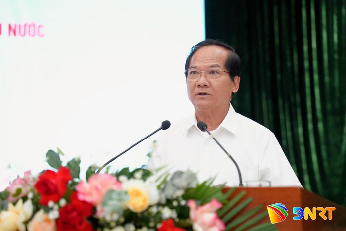 Phó Trưởng Ban Tuyên giáo Thành ủy Thành phố Hồ Chí Minh Trần Văn Khuyên trình bày tham luận. Ảnh: T.HUY - T.CÔNG