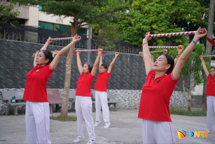 Các hoạt động cộng đồng tạo không gian để người cao tuổi duy trì kết nối, chia sẻ và cảm nhận giá trị của bản thân. Ảnh: NAM BÌNH