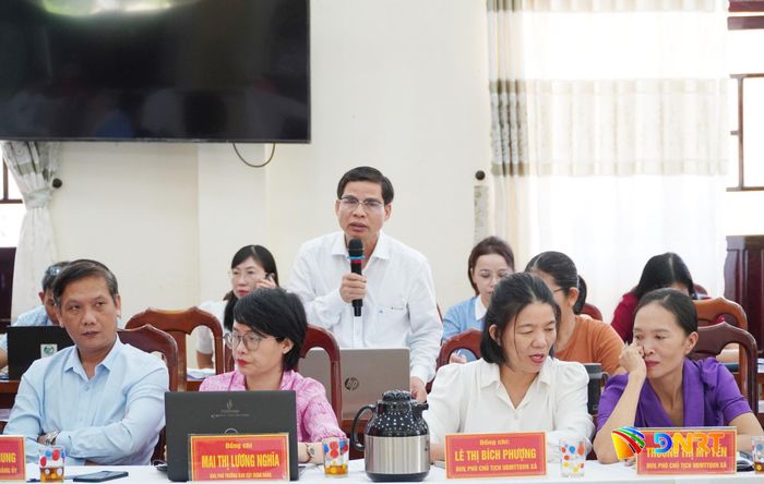 Đại diện lãnh đạo ngành chuyên môn thảo luận, giải trình đối với kết quả thực hiện các chỉ tiêu, nhiệm vụ trên lĩnh vực phụ trách. Ảnh: N.ĐOAN