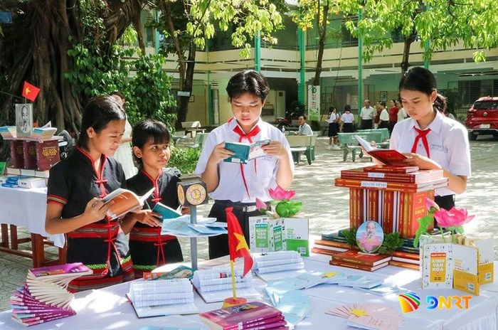 Mô hình Tủ sách giáo khoa dùng chung tại các trường trên địa bàn xã Hòa Vang. Ảnh: SANG THU