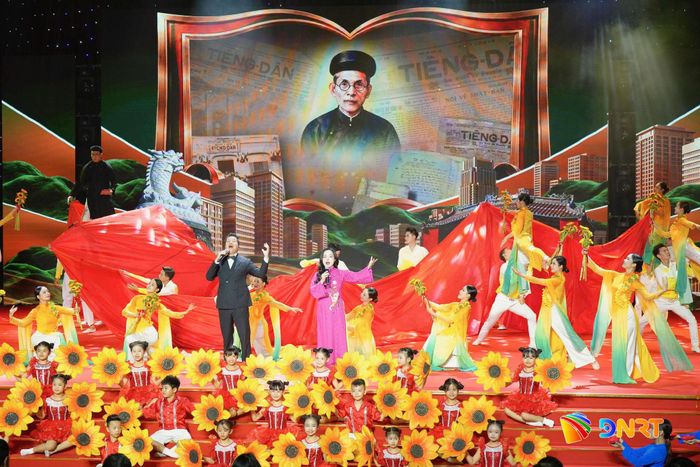 Tiết mục văn nghệ đặc sắc tại lễ kỷ niệm. Ảnh: T. CÔNG - T. HUY