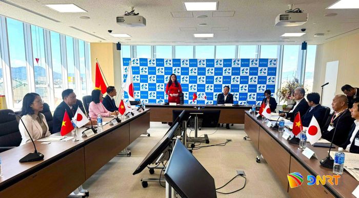 Đoàn công tác Ủy ban MTTQ Việt Nam thành phố Đà Nẵng làm việc với Thị trưởng thành phố Kinokawa Kishimoto Takeshi. Ảnh: THÁI CƯỜNG