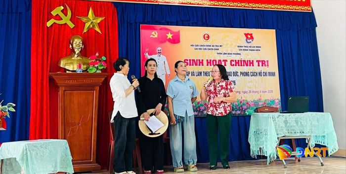Sinh hoạt chính trị tại Chi bộ thôn Lâm Bình Phương. Ảnh: HỒNG LÊ