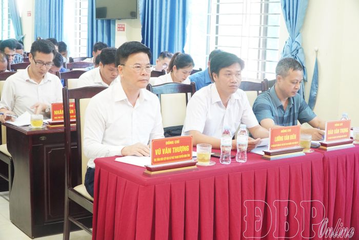 Đồng chí Vũ Văn Thượng, Ủy viên Ban Chấp hành Đảng bộ tỉnh, Giám đốc Báo và phát thanh, truyền hình Điện Biên tham dự hội nghị. 