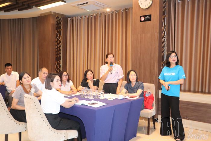 Các nhóm tham gia thuyết trình.