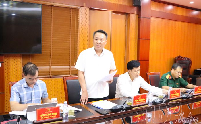 Lãnh đạo Viện Kiểm sát nhân dân tỉnh phát biểu tại phiên họp.