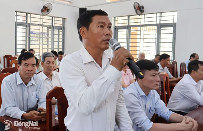 Cử tri các xã Long Phước và Phước Thái nêu ý kiến gửi gắm đến các đại biểu Quốc hội trong buổi tiếp xúc cử tri. Ảnh: Nguyệt Hà
