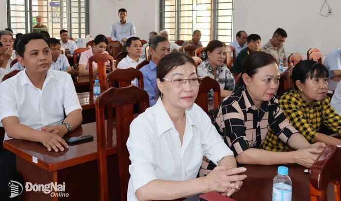 Cử tri xã Long Phước, Phước Thái dự buổi tiếp xúc. Ảnh: Nguyệt Hà