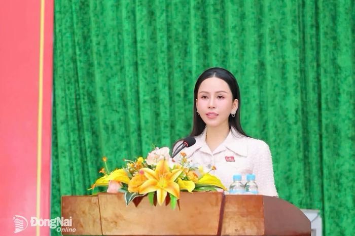 Bà Lê Nữ Thùy Dương thay mặt Tổ đại biểu Quốc hội đơn vị số 3 báo cáo dự kiến chương trình làm việc của Quốc hội khóa XVI tại Kỳ họp thứ hai sắp tới. Ảnh: Công Nghĩa