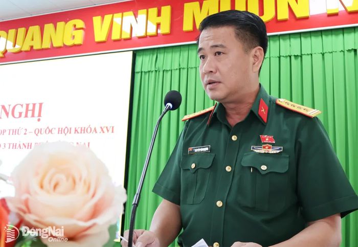 Thay mặt Tổ đại biểu Quốc hội đơn vị số 3, đại biểu Nguyễn Tấn Linh báo cáo dự kiến chương trình làm việc của Quốc hội tại Kỳ họp thứ 2. Ảnh: Nguyệt Hà
