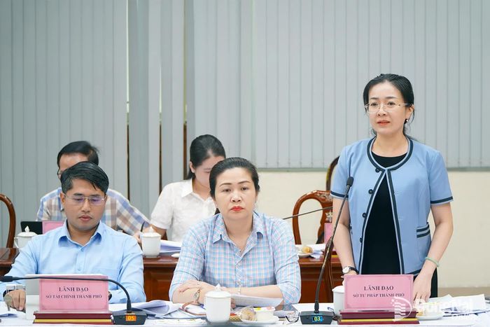 Thành ủy viên, Giám đốc Sở Tư pháp thành phố Đồng Nai Phạm Thị Bích Thủy phát biểu tại buổi làm việc. Ảnh: An Nhơn