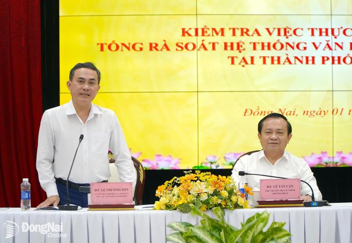 Ủy viên Ban Thường vụ Thành ủy, Phó Chủ tịch UBND thành phố Đồng Nai Lê Trường Sơn phát biểu tại buổi làm việc. Ảnh: An Nhơn