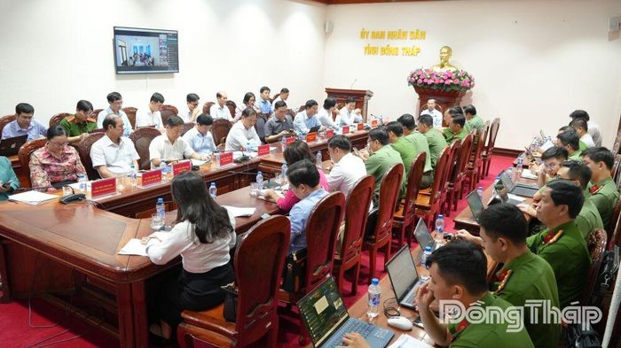 Đại biểu dự họp.