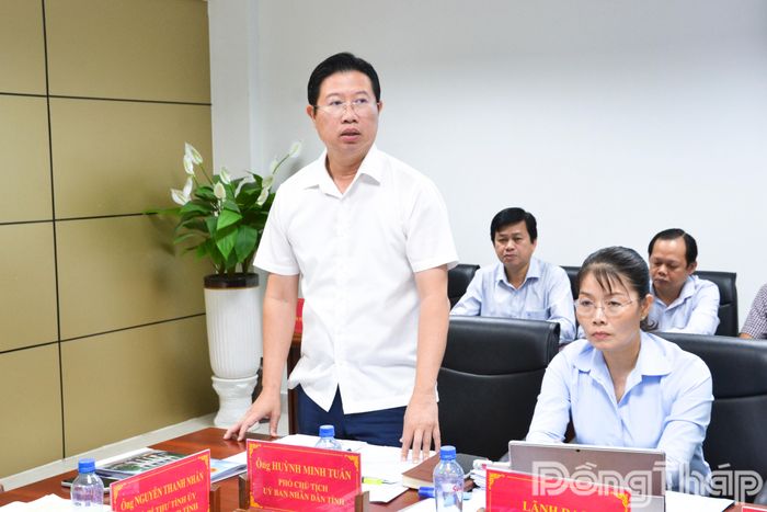 Phó Chủ tịch UBND tỉnh Đồng Tháp Huỳnh Minh Tuấn phát biểu tại buổi làm việc.