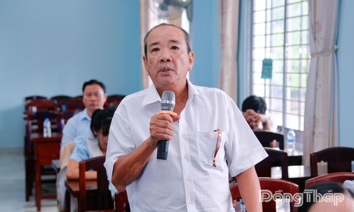 Cử tri xã xã Long Tiên phát biểu ý kiến.