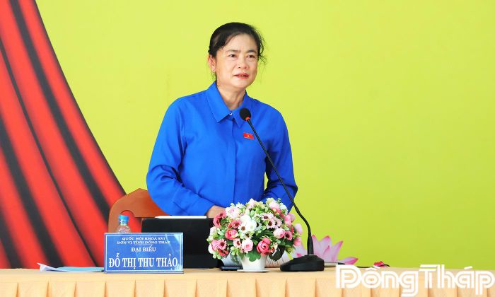 Đại biểu Đỗ Thị Thu Thảo, Ủy viên Đoàn Chủ tịch Ủy ban Trung ương Mặt trận Tổ quốc Việt Nam, Chủ tịch Trung ương Hội Chữ thập đỏ Việt Nam phát biểu tại buổi tiếp xúc cử tri.