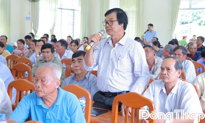 Cử tri nêu ý kiến kiến nghị.