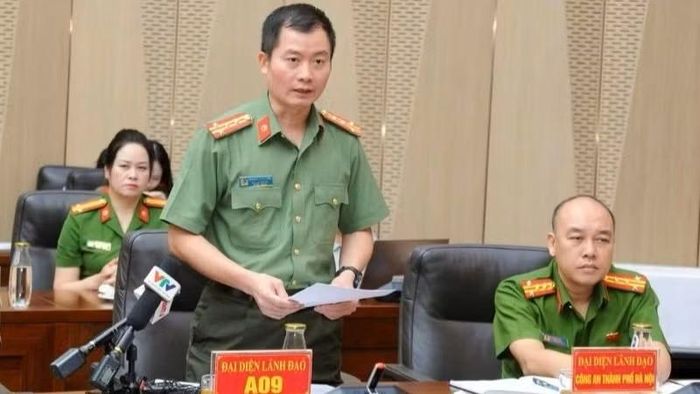 Đại tá Nguyễn Tuấn Hưng, Phó Cục trưởng Cục An ninh điều tra thông tin về vụ án. (Ảnh: SƠN THÁI)