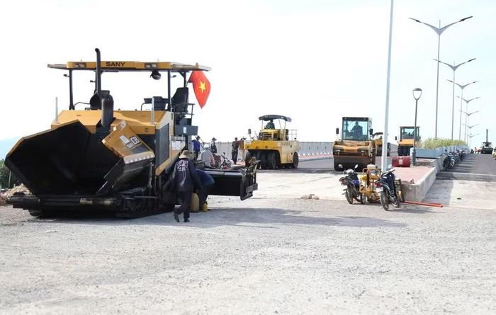  Tuyến đường ven biển, đoạn Cát Tiến - Diêm Vân. Ảnh: T.Sỹ 