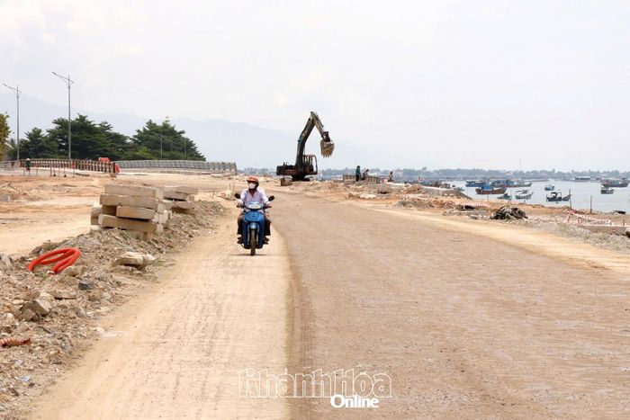 Thi công tại Dự án đường ven biển nối Vạn Ninh - Ninh Hòa.