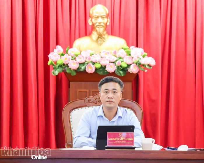 Đồng chí Nguyễn Việt Hùng tham dự phiên họp tại điểm cầu Khánh Hòa.