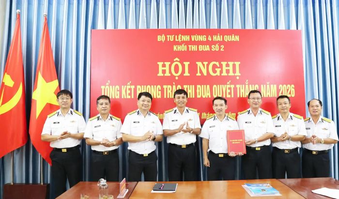 Bàn giao Khối trưởng Khối thi đua 2 năm 2027 cho Trung tâm Huấn luyện.