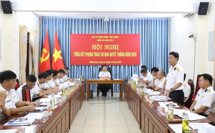Các đại biểu thảo luận tại hội nghị.