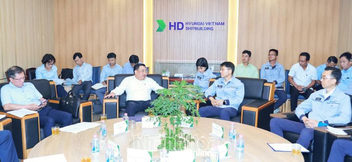 Quang cảnh buổi làm việc với Công ty TNHH Đóng tàu HD Hyundai Việt Nam.