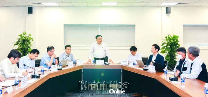 Quang cảnh làm việc tại Công ty TNHH Điện lực Vân Phong.