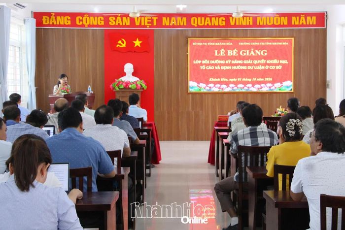 Quang cảnh lễ bế giảng.
