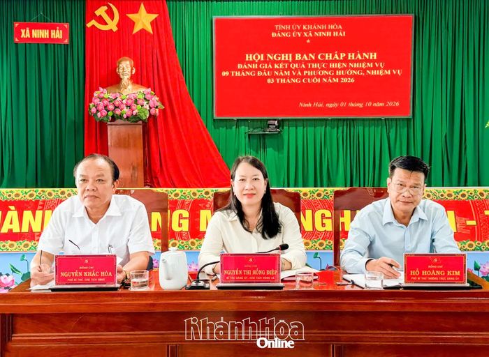 Lãnh đạo xã Ninh Hải chủ trì hội nghị.