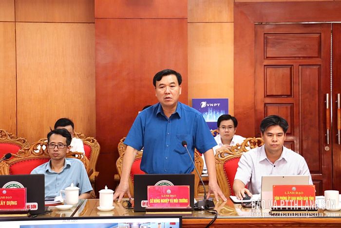 Lãnh đạo Sở Nông nghiệp và Môi trường phát biểu tại cuộc họp