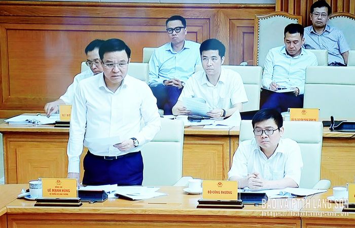 Bộ trưởng Bộ Công Thương Lê Mạnh Hùng báo cáo một số nội dung liên quan tại hội nghị (Ảnh chụp màn hình trực tuyến)