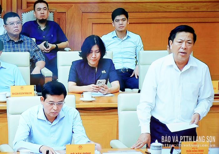 Bộ trưởng Bộ Xây dựng Trần Hồng Minh báo cáo một số nội dung liên quan tại hội nghị (Ảnh chụp màn hình trực tuyến)