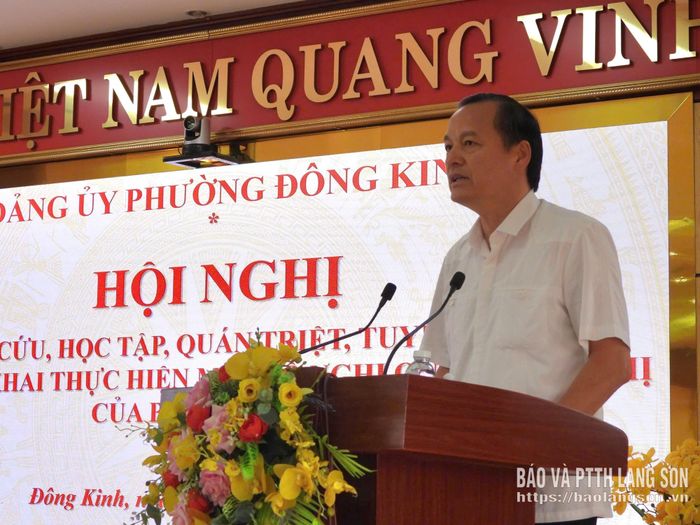 Đồng chí Phùng Quang Hội, Ủy viên Ban Thường vụ Tỉnh ủy, Bí thư Đảng ủy phường phát biểu chỉ đạo tại hội nghị