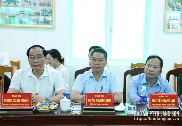 Các đại biểu tham dự chương trình