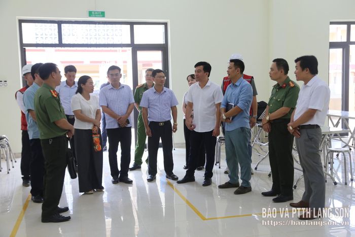 Đoàn giám sát thẩm tra, xác minh điều kiện cơ sở vật chất tại Trường Phổ thông nội trú liên cấp TH&THCS Quốc Khánh